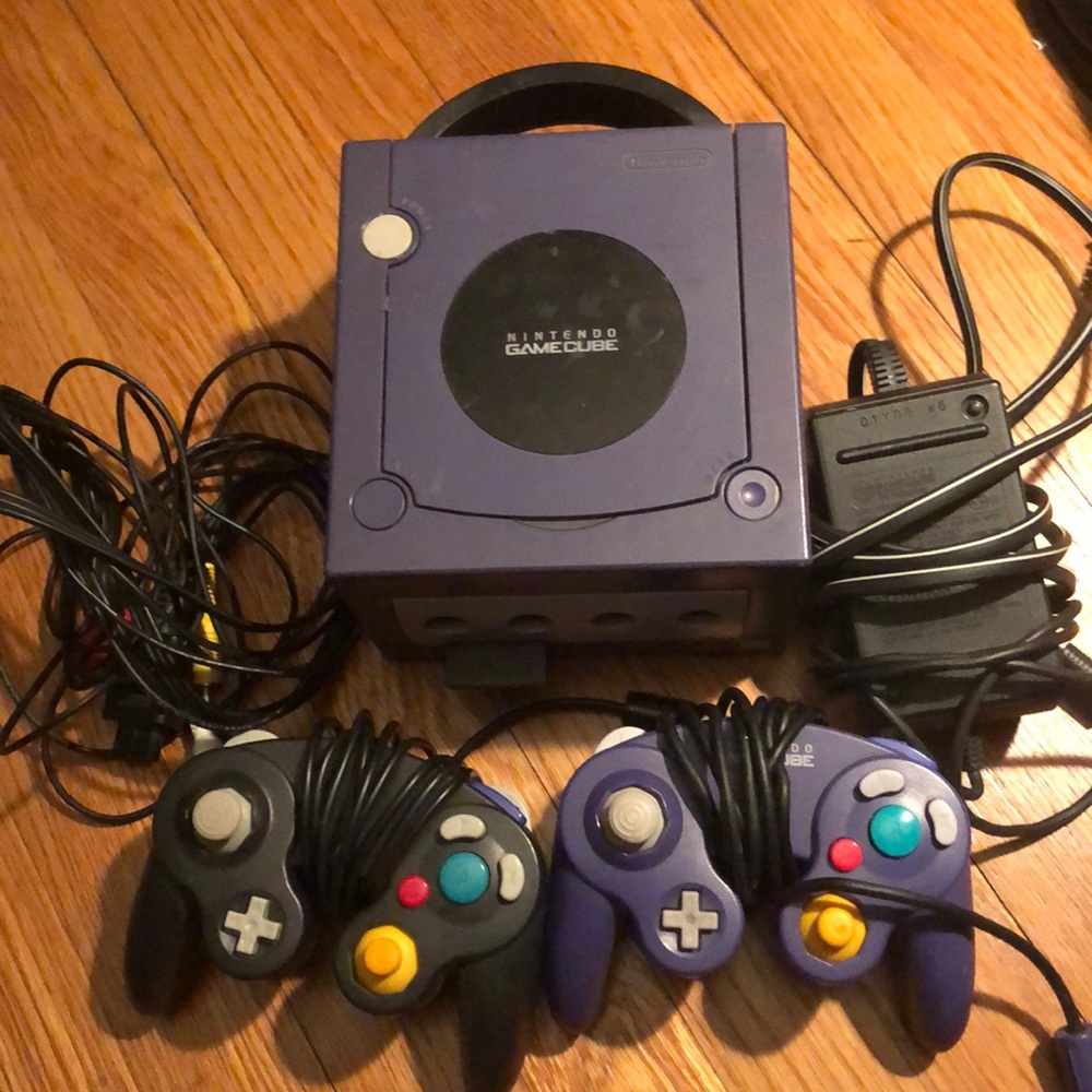 FULL USED purple GameCube set with 2 CONTROLLERS